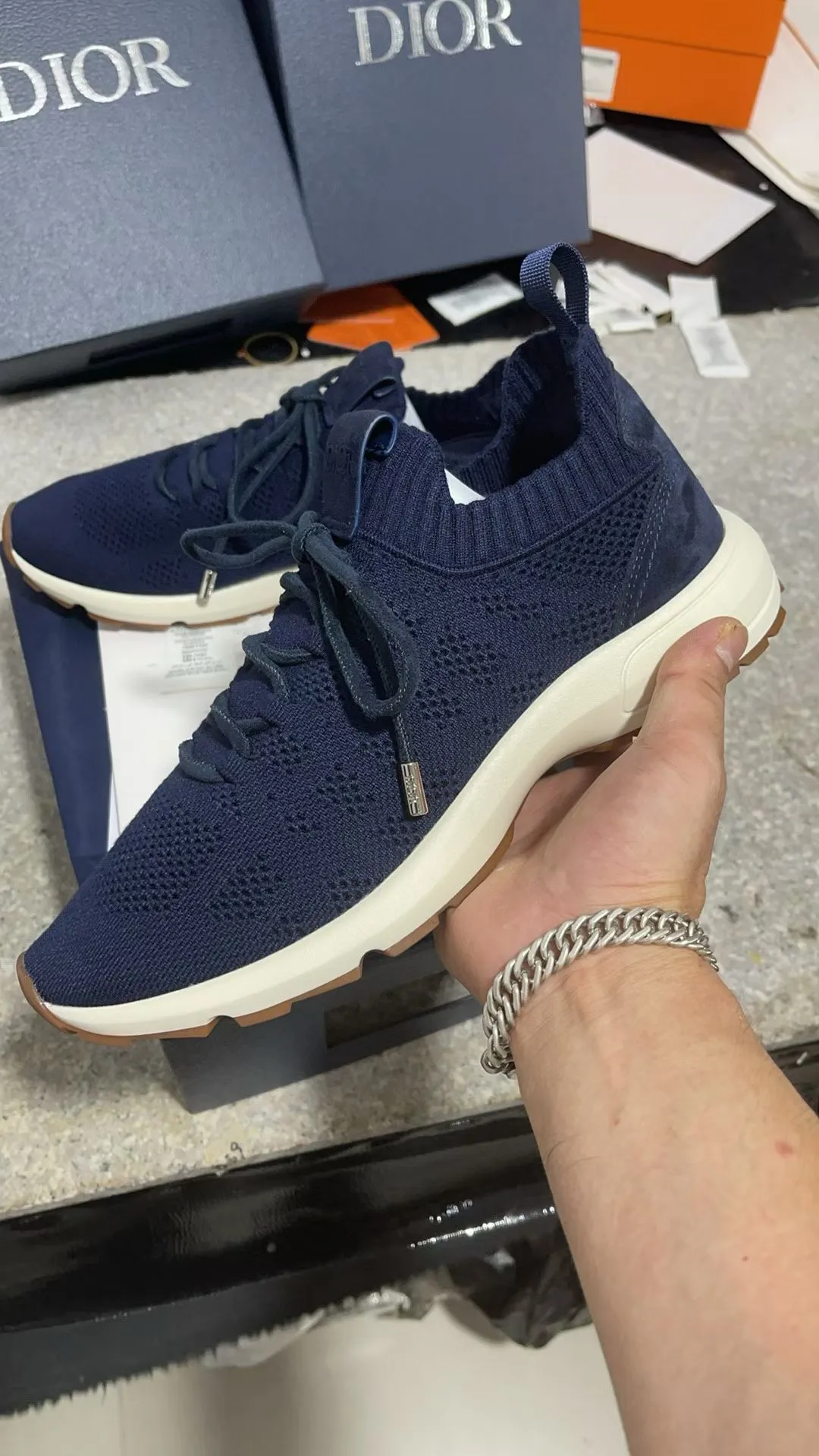 [Dior Dior] Top P: 580💰 Size: 39-44 (customized at 45.46) DIOR Dior B80 Lounge sneakers 2025 autumn and winter men's series new products. The simple silhouette and details are inspired by Dior's haute couture style. They are carefully made of cashmere, sheep wool, mulberry silk mixed jun knitted fabrics. Decorated with Dior's classic cannage pattern. Tonal suede stitching on the back and Dior embossed patch on the tongue enhance the style. TPU foam outsole.
